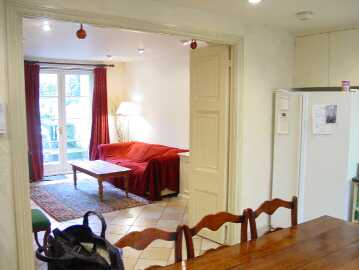 2893LowvDeskBhinDoor270